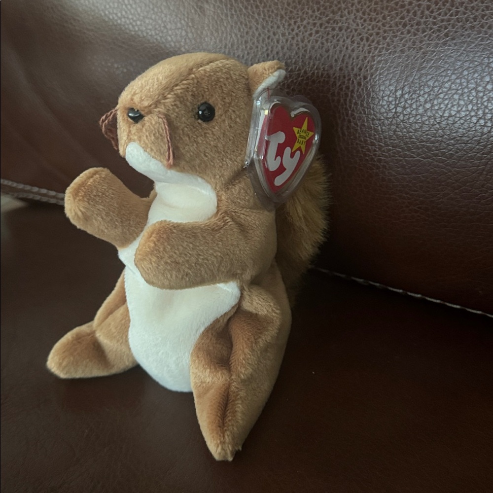 Ty Original Beanie Baby “Nuts” the Squirrel 🐿️ Retired Vintage Stuffed Plush